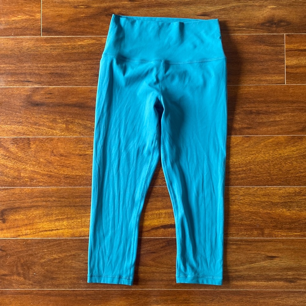 Athleta Small turquoise capri leggings